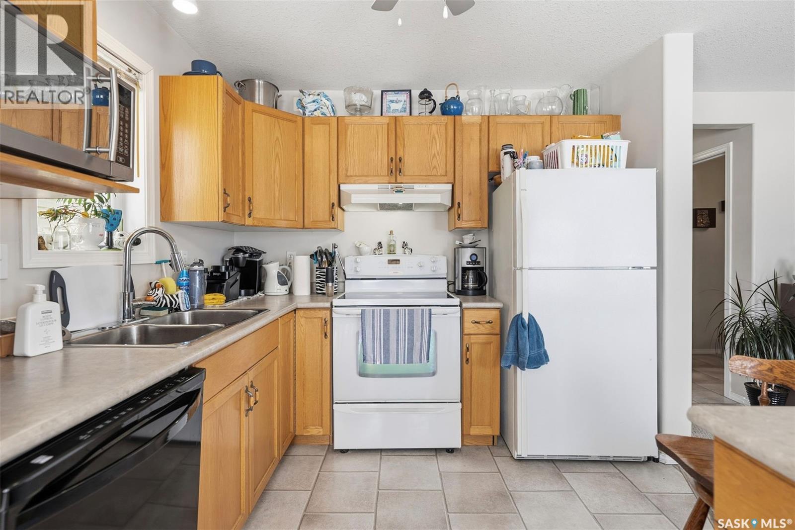 #15 111 FAIRBROTHER CRESCENT - 11