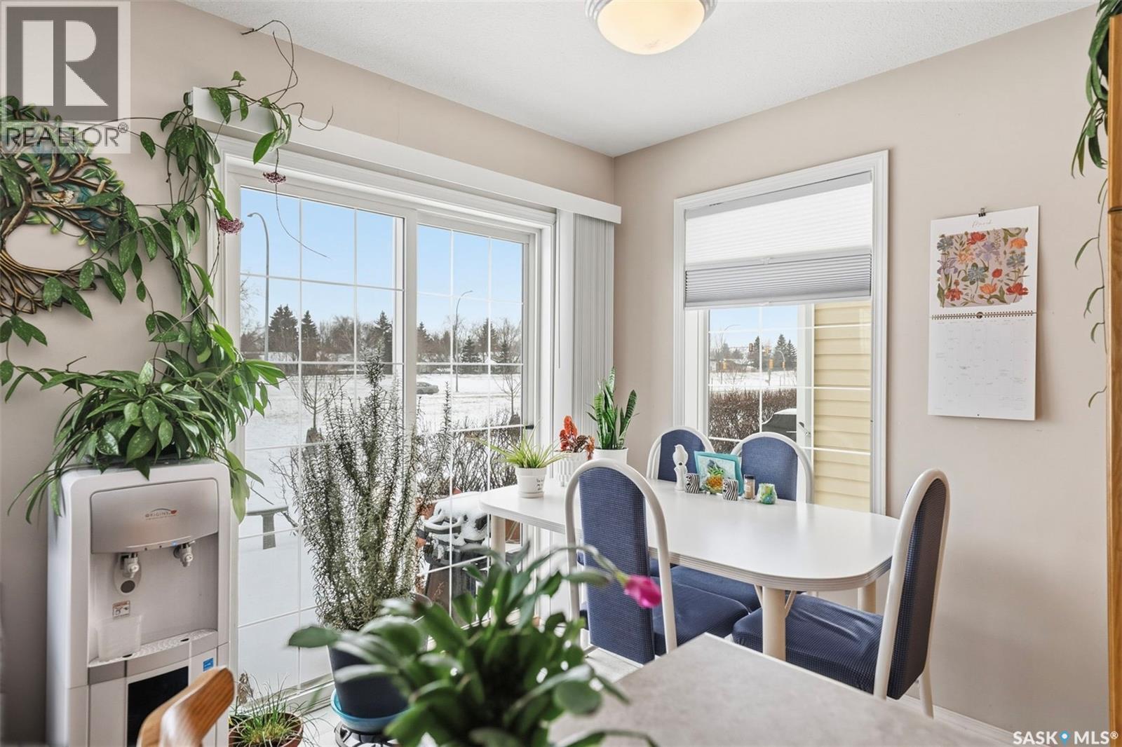 #15 111 FAIRBROTHER CRESCENT - 14