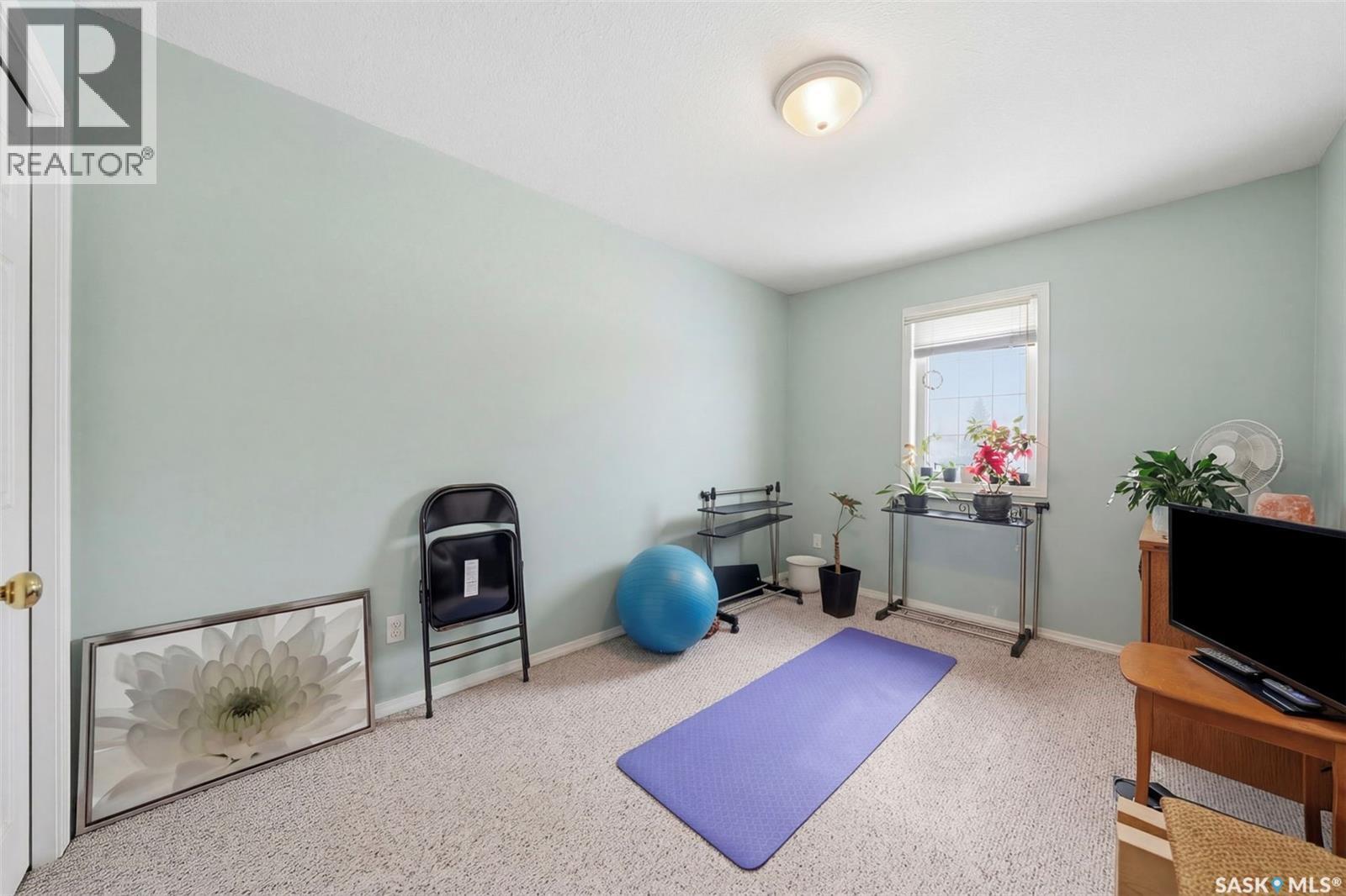 #15 111 FAIRBROTHER CRESCENT - 17