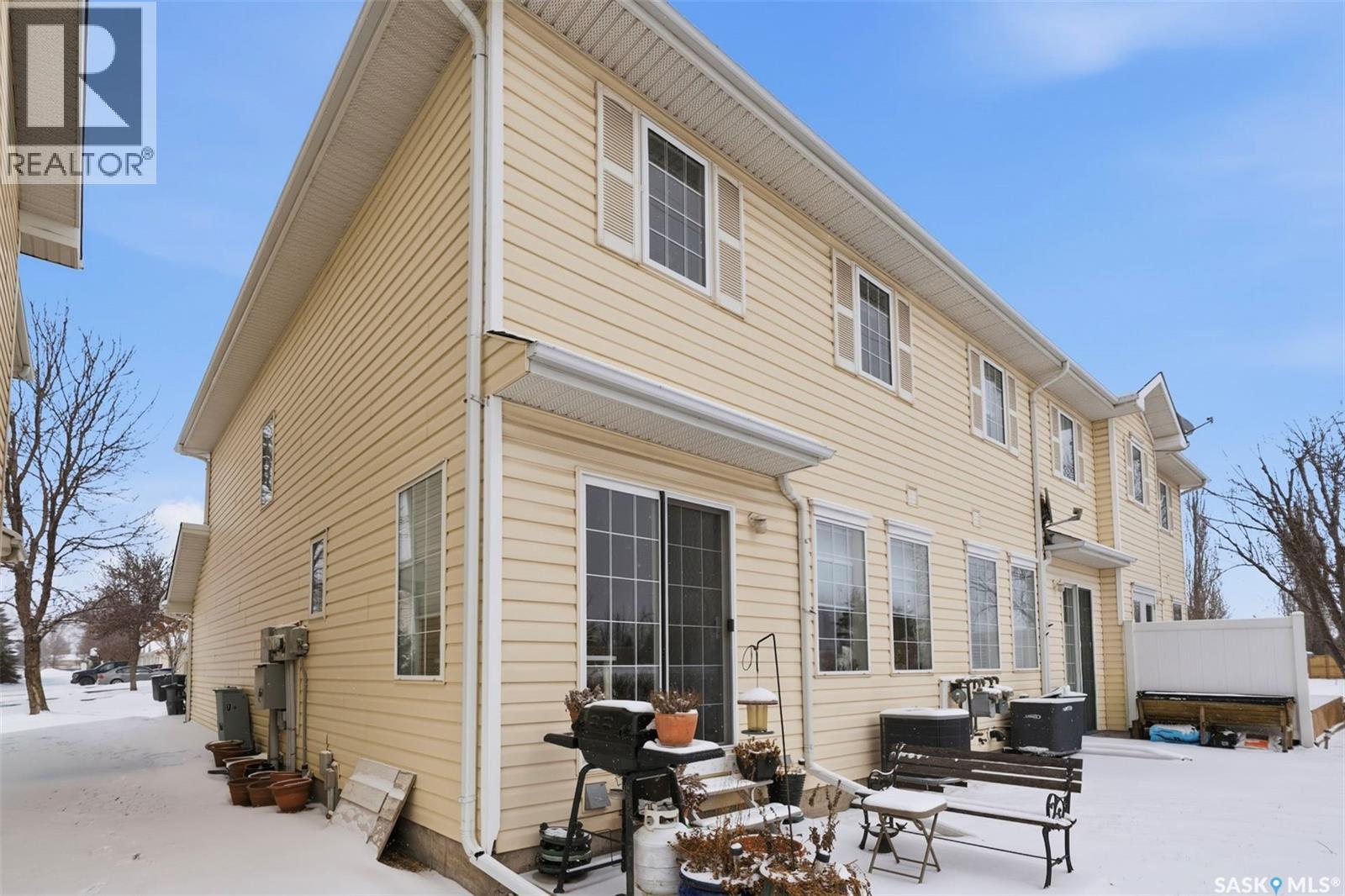 #15 111 FAIRBROTHER CRESCENT - 28