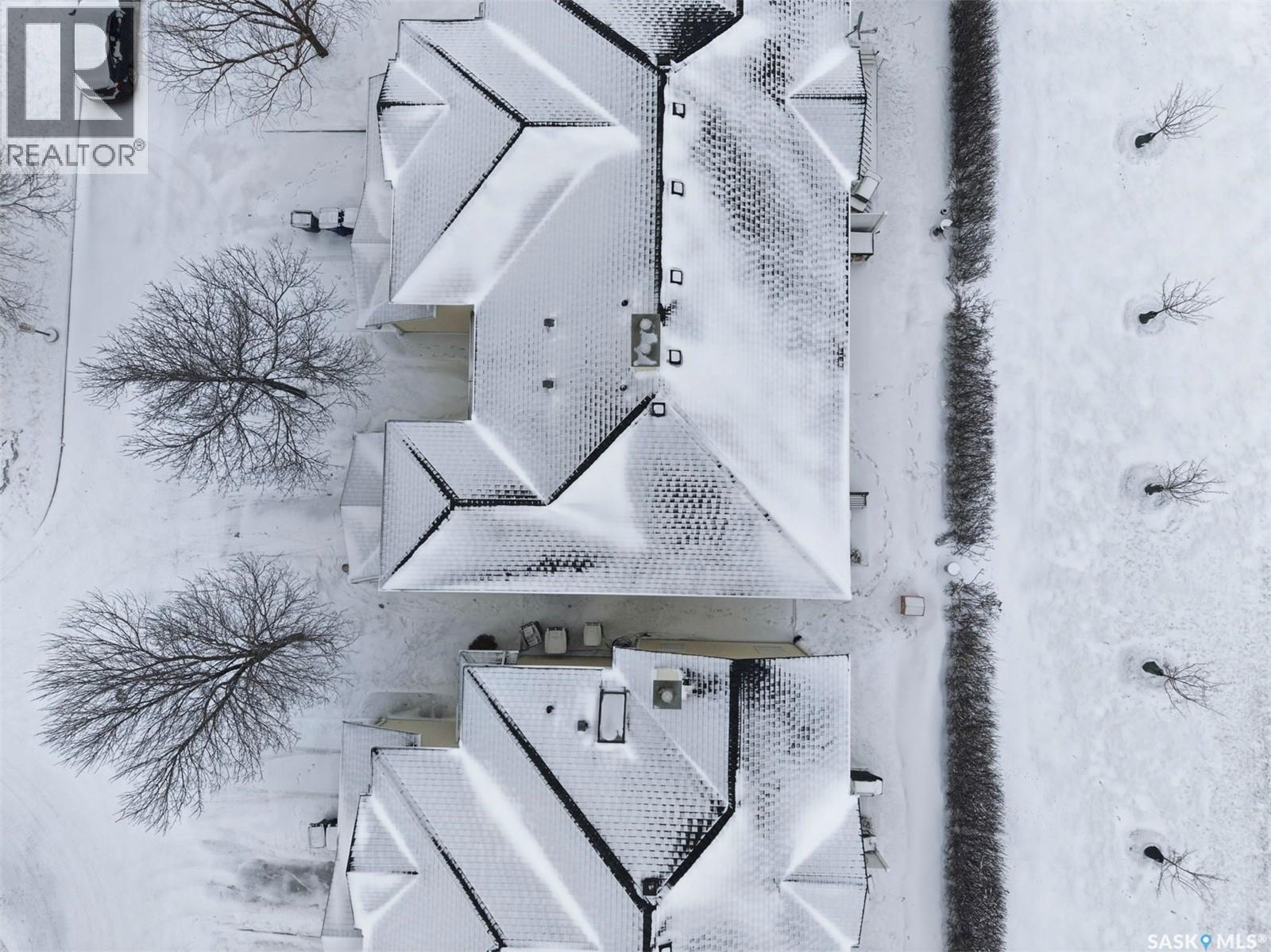 #15 111 FAIRBROTHER CRESCENT - 35