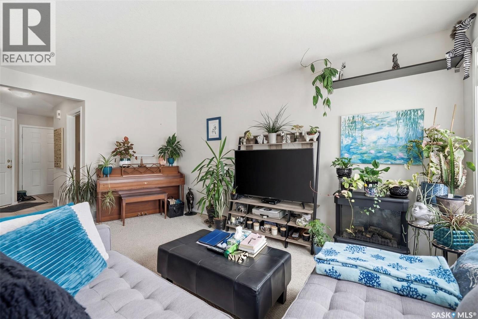 #15 111 FAIRBROTHER CRESCENT - 5