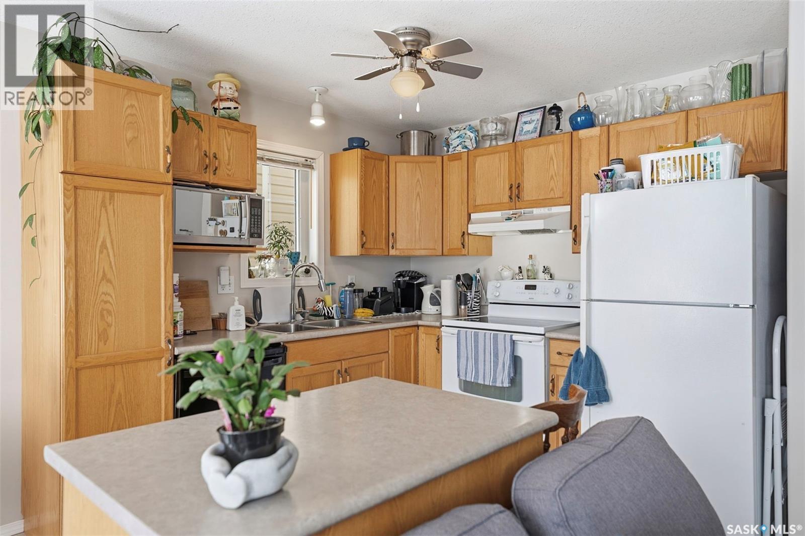 #15 111 FAIRBROTHER CRESCENT - 9