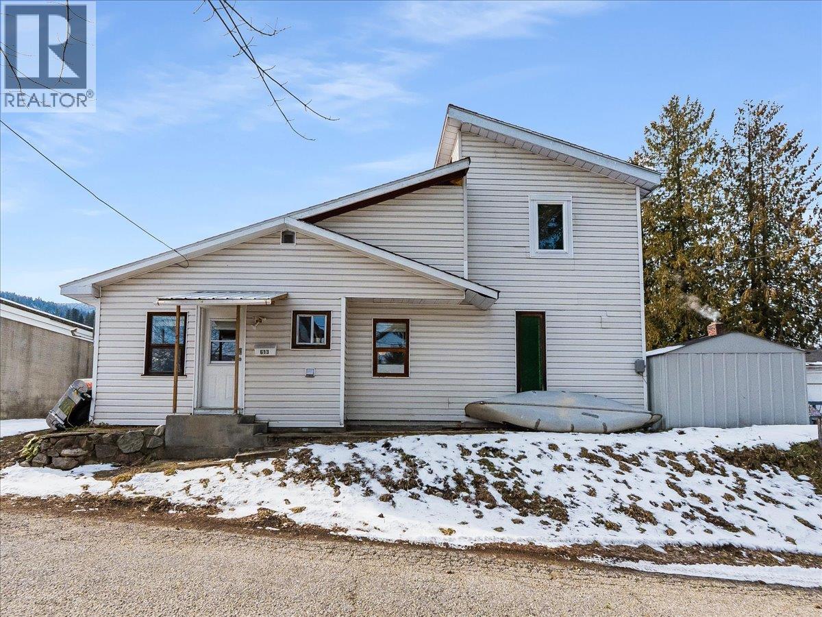 613 11th Avenue, Castlegar