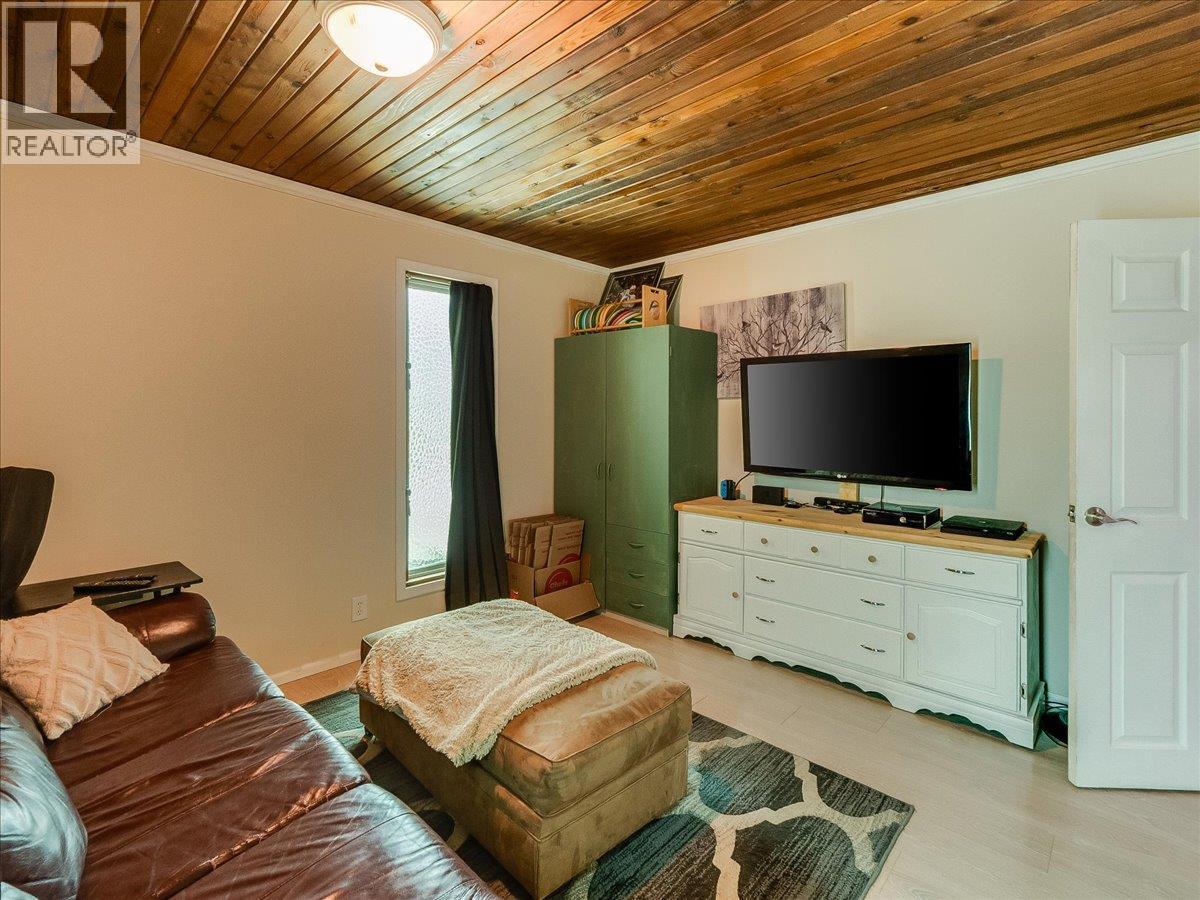 613 11th Avenue, Castlegar