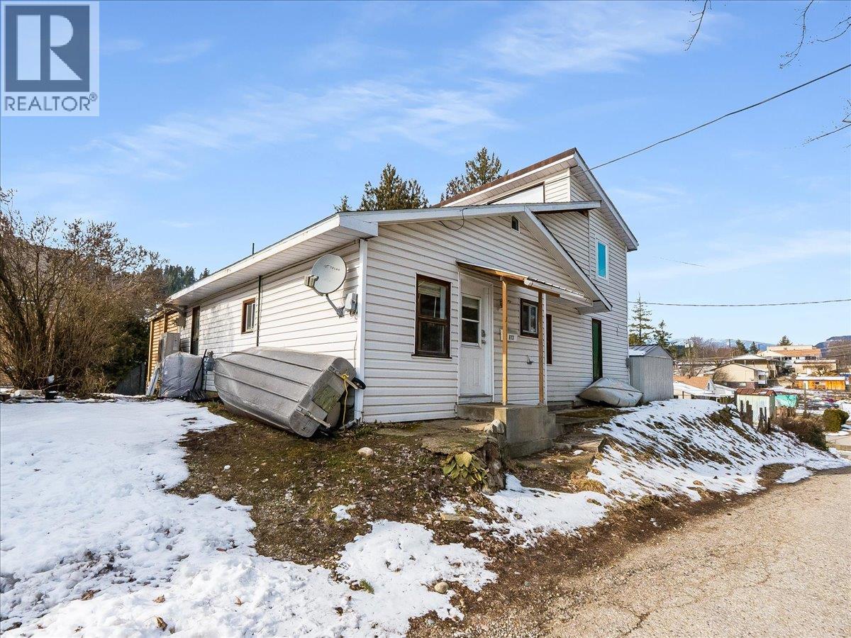 613 11th Avenue, Castlegar