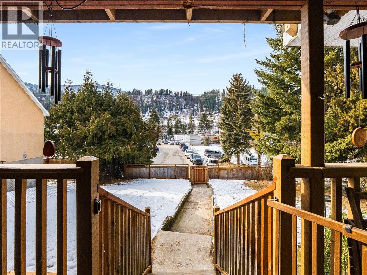 613 11th Avenue, Castlegar