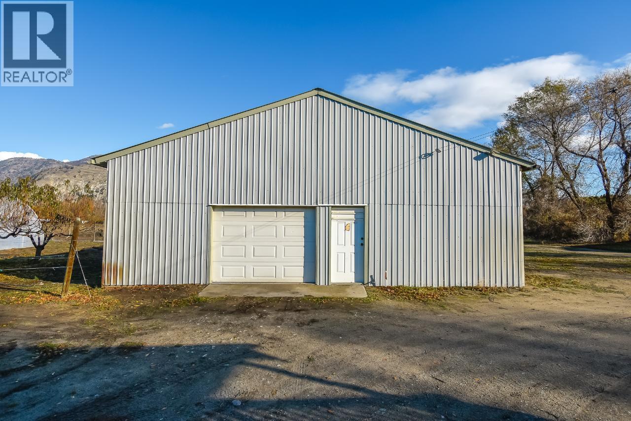  7231 ISLAND Road, Oliver