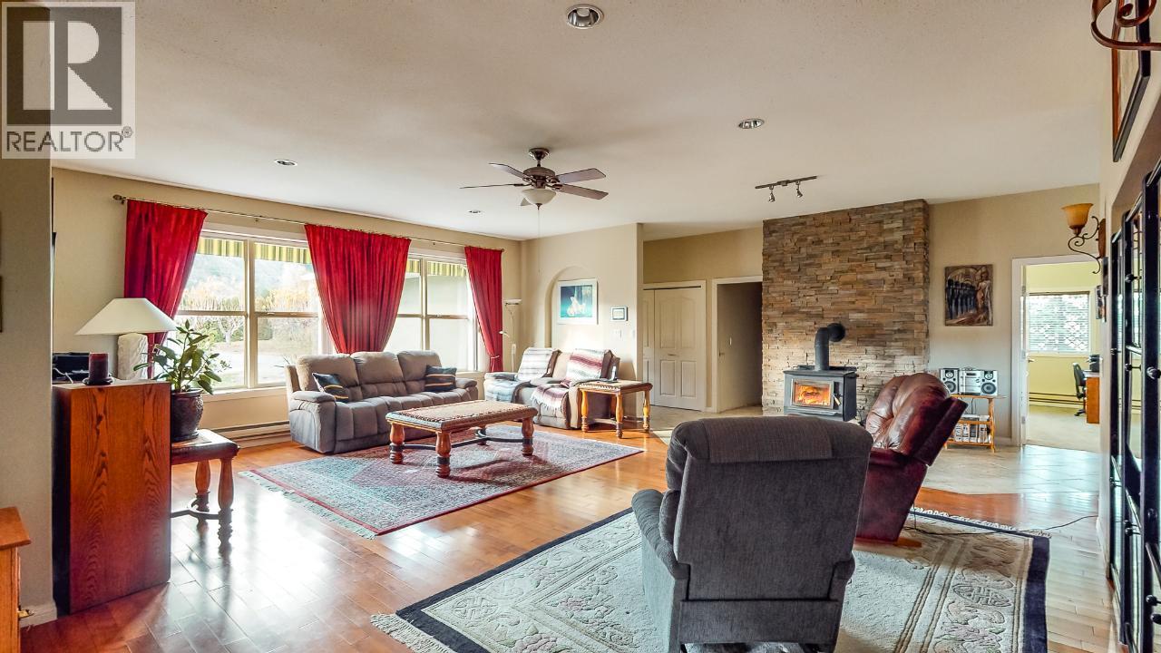 7231 ISLAND Road, Oliver