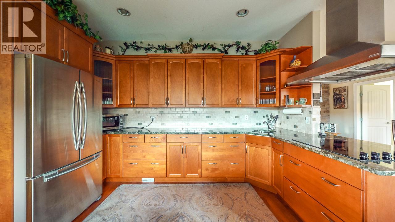 7231 ISLAND Road, Oliver