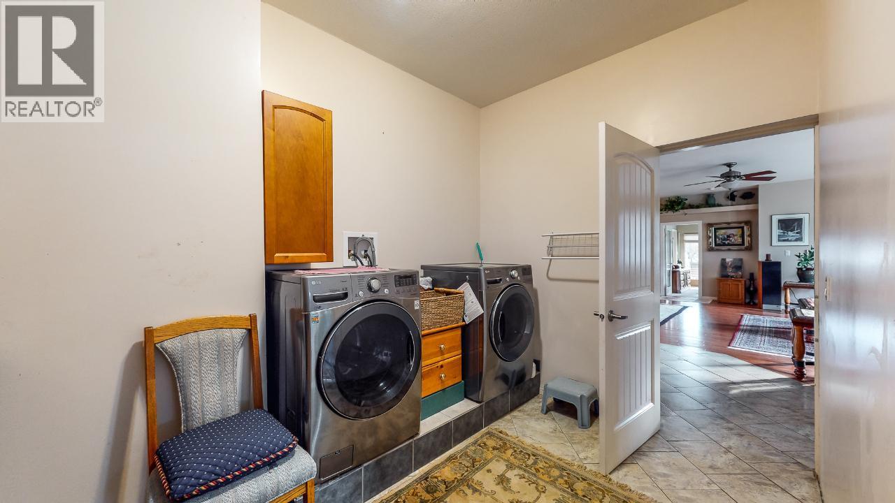 7231 ISLAND Road, Oliver