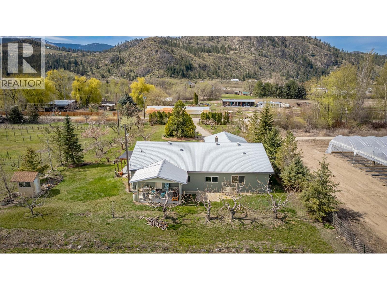 7231 ISLAND Road, Oliver