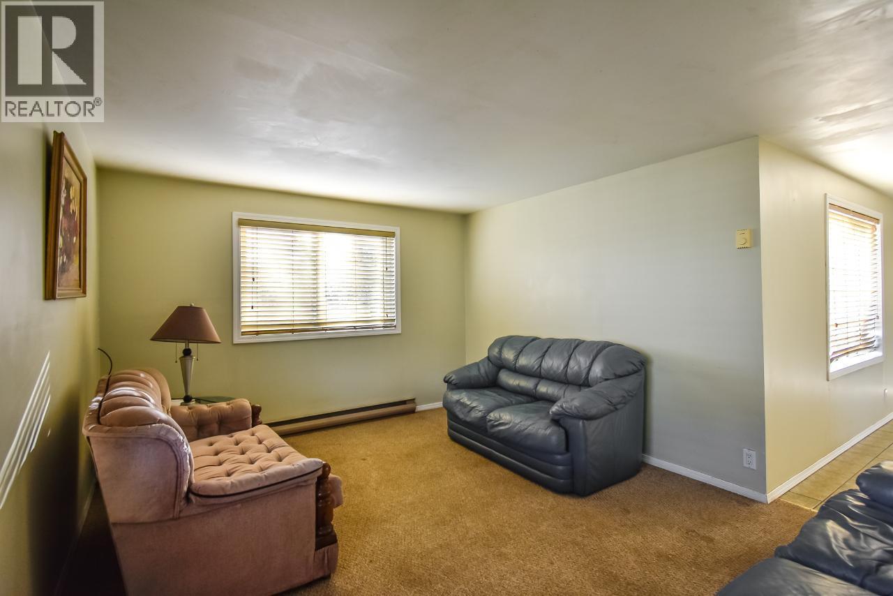 7231 ISLAND Road, Oliver