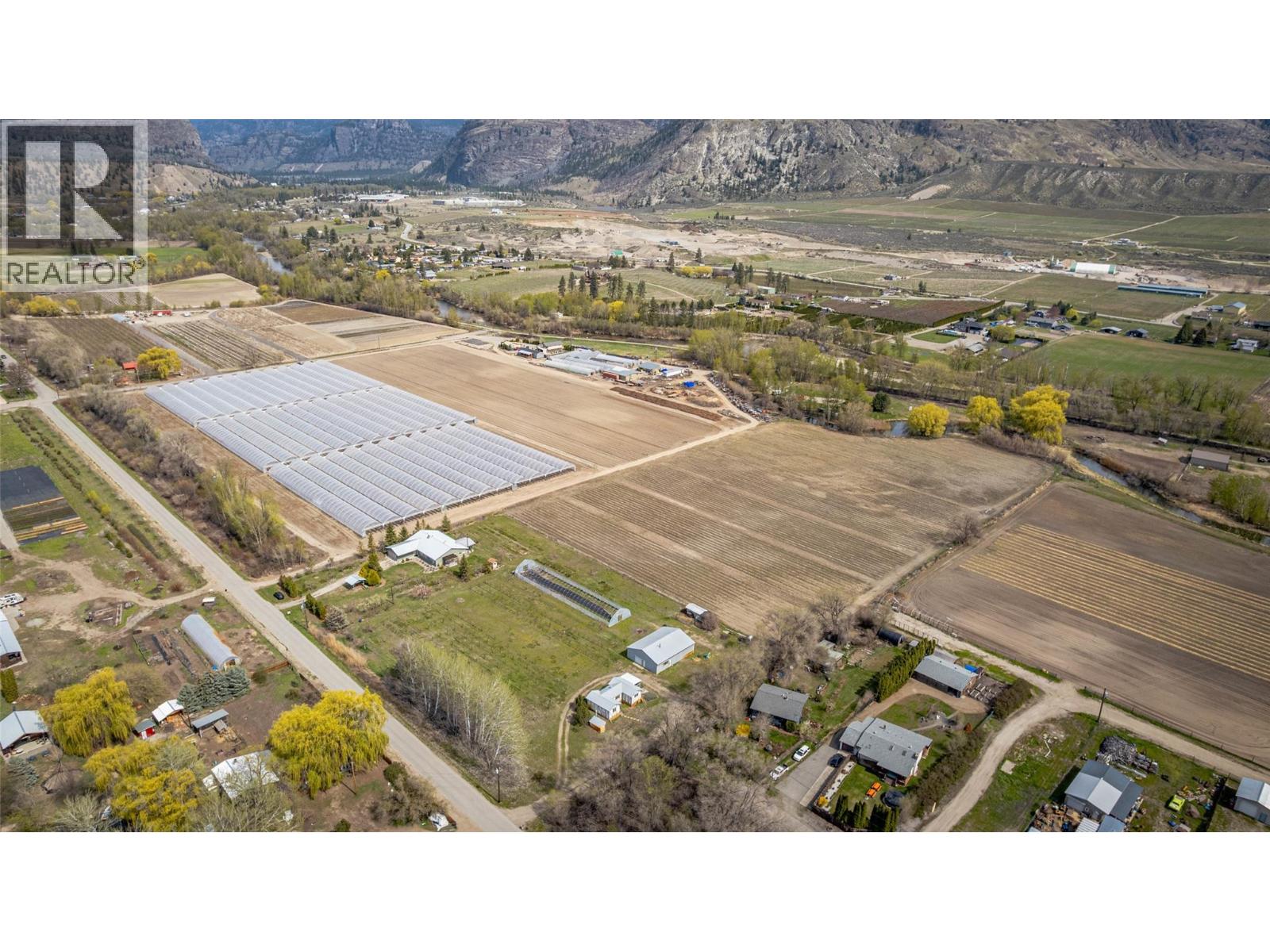 7231 ISLAND Road, Oliver