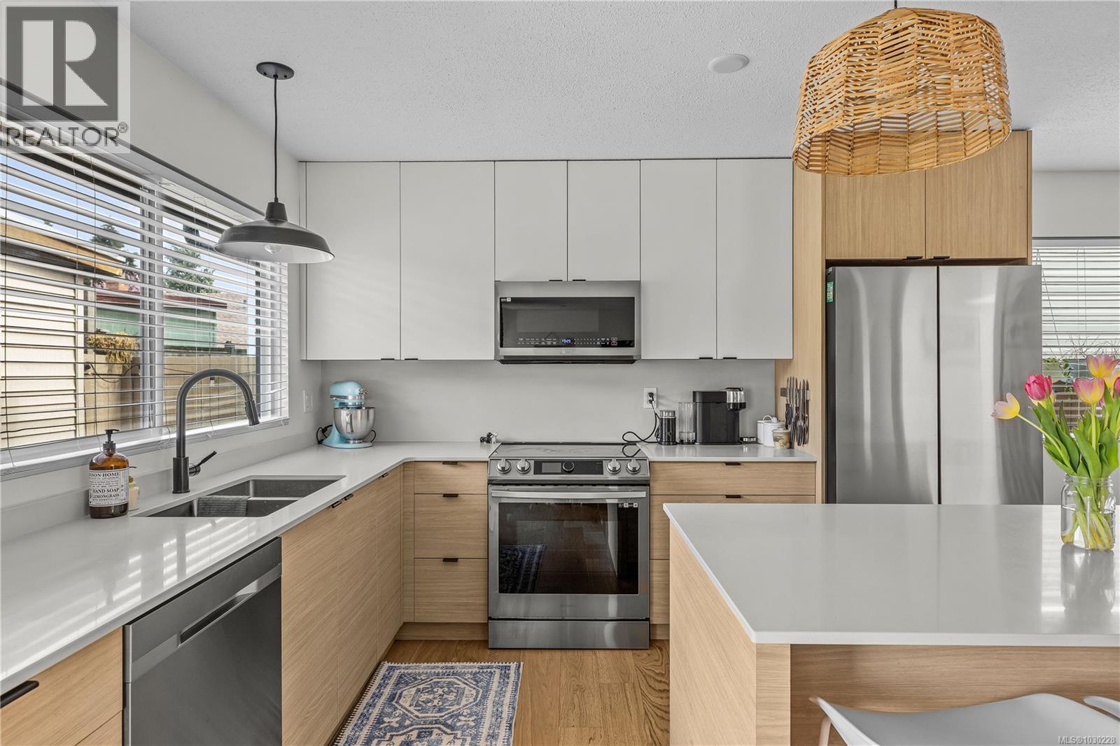 408 Reavie Rd - 2