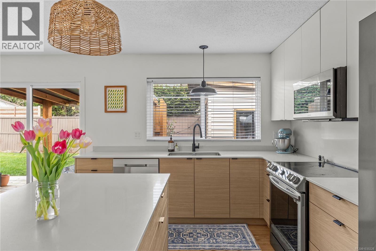 408 Reavie Rd - 6