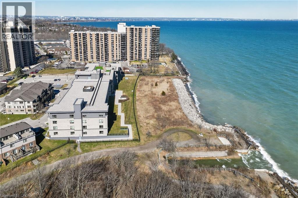 #327 35 SOUTHSHORE CRESCENT - 36