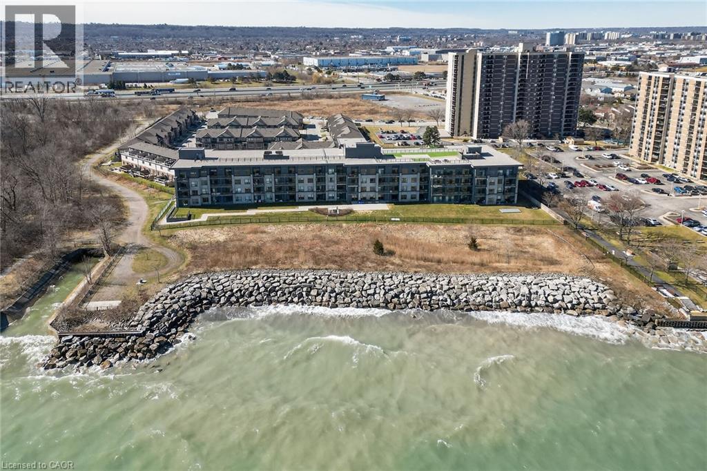 #327 35 SOUTHSHORE CRESCENT - 37