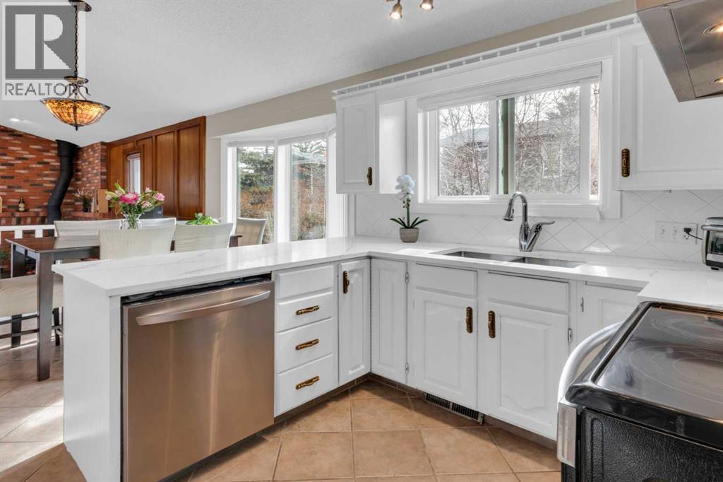 Single Family House Bungalow for Sale in  Edforth Place NW Edgemont Calgary 