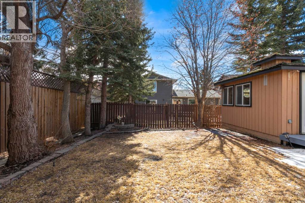 Single Family House Bungalow for Sale in  Edforth Place NW Edgemont Calgary 