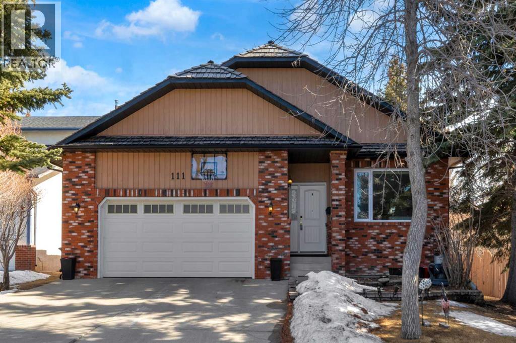 Single Family House Bungalow for Sale in  Edforth Place NW Edgemont Calgary 