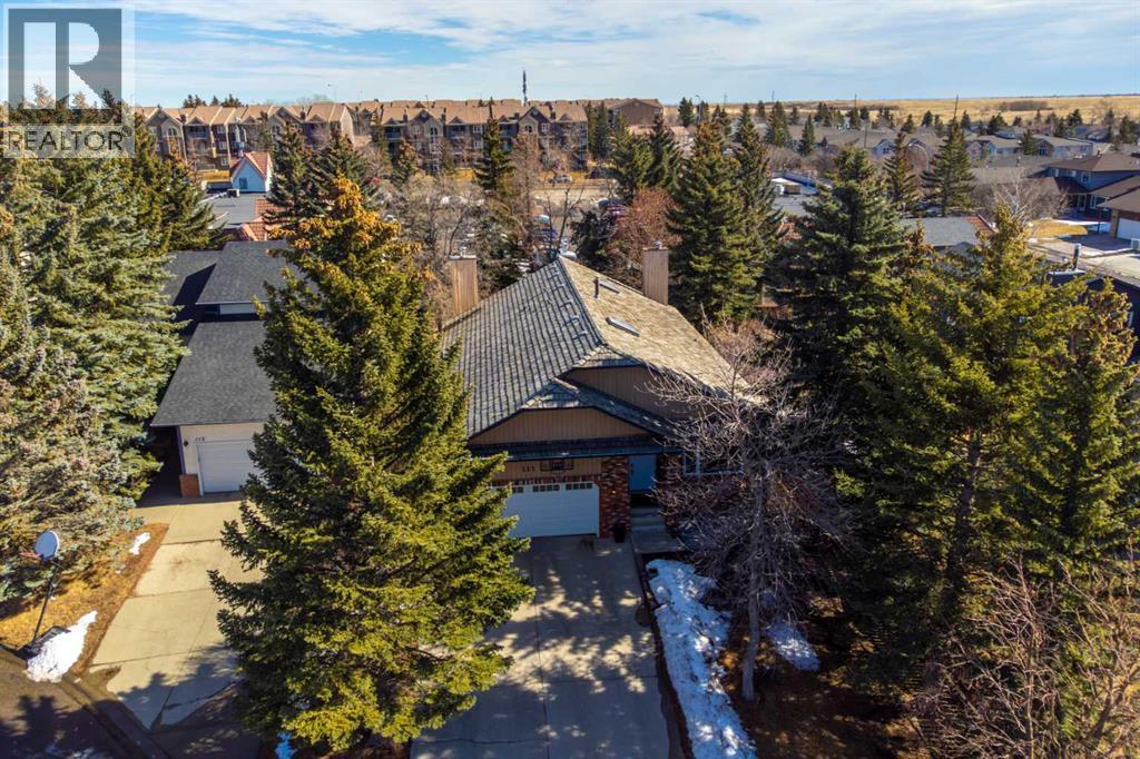 Single Family House Bungalow for Sale in  Edforth Place NW Edgemont Calgary 