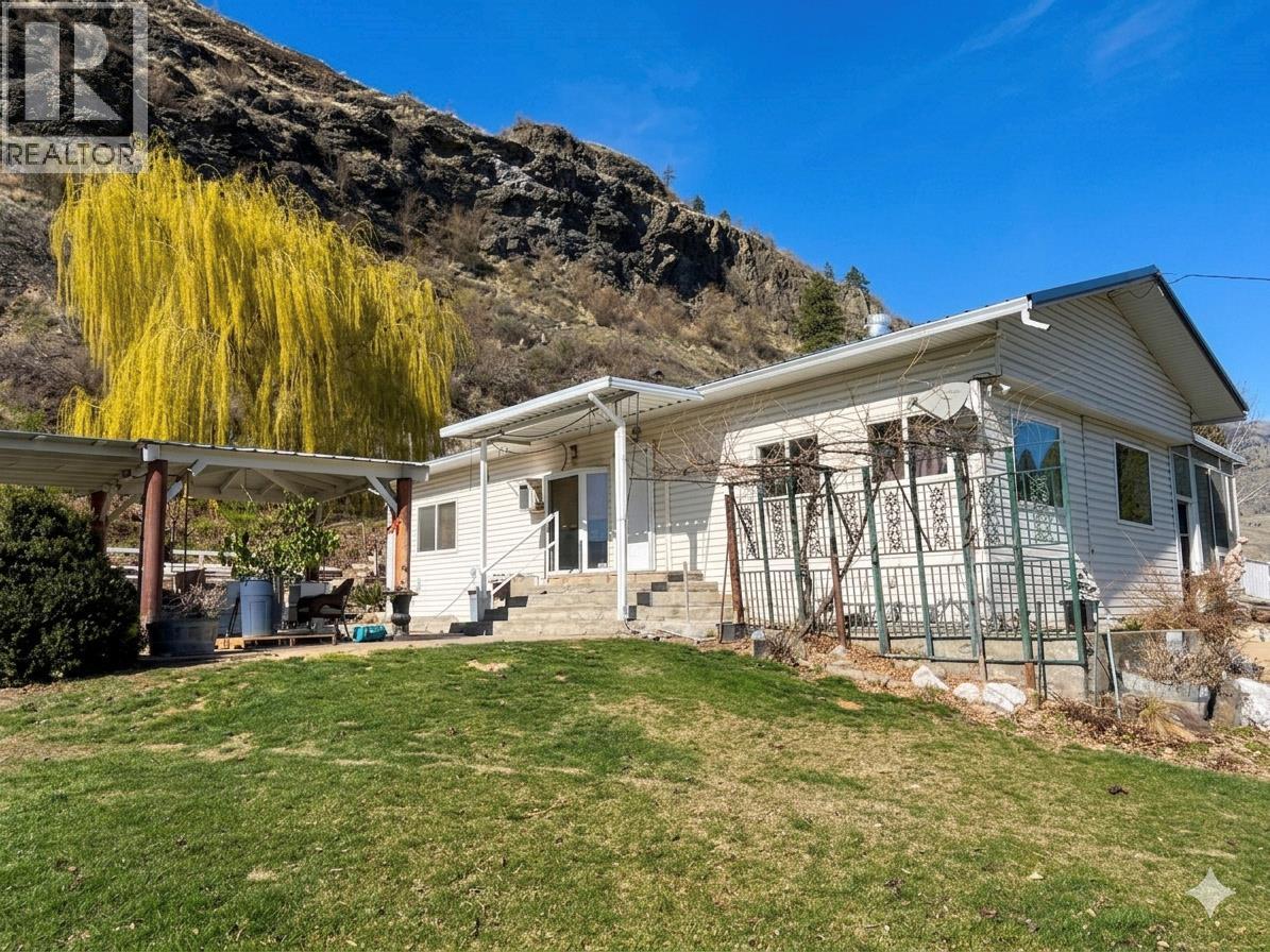  4250 Highway 97 Highway, Oliver