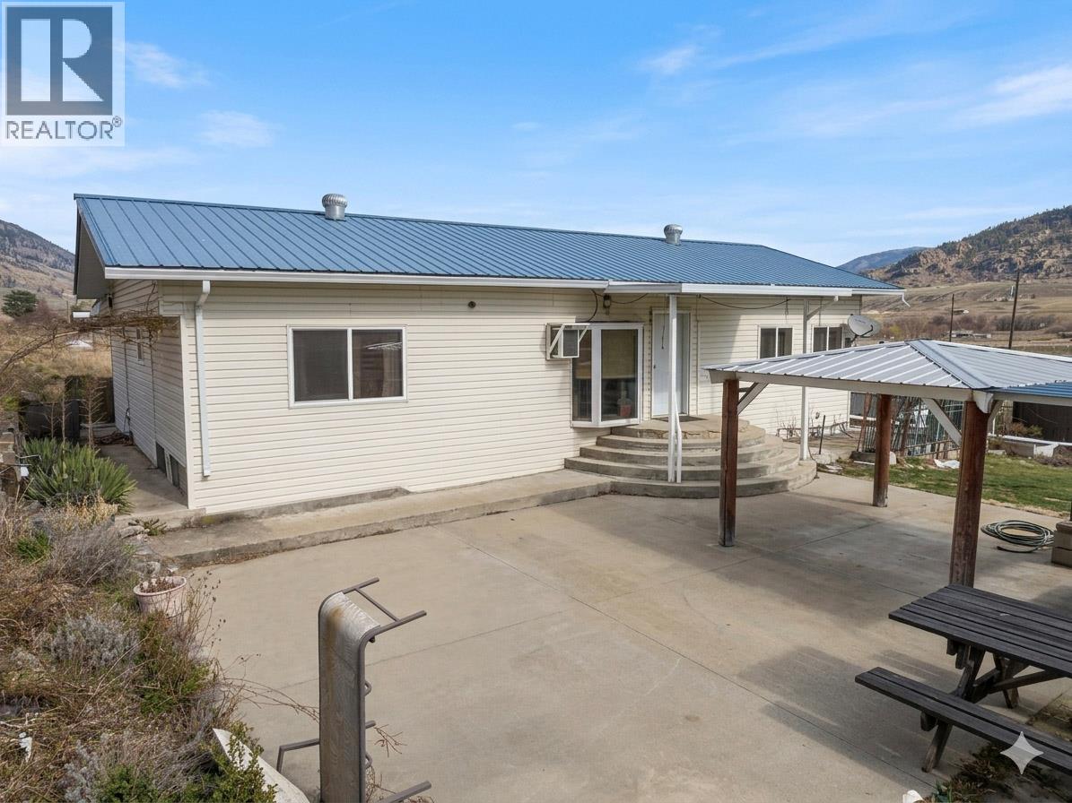  4250 Highway 97 Highway, Oliver