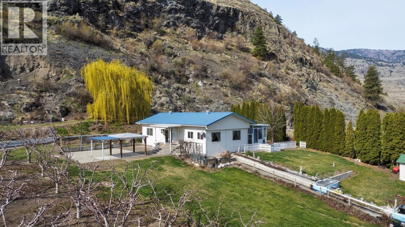  4250 Highway 97 Highway, Oliver