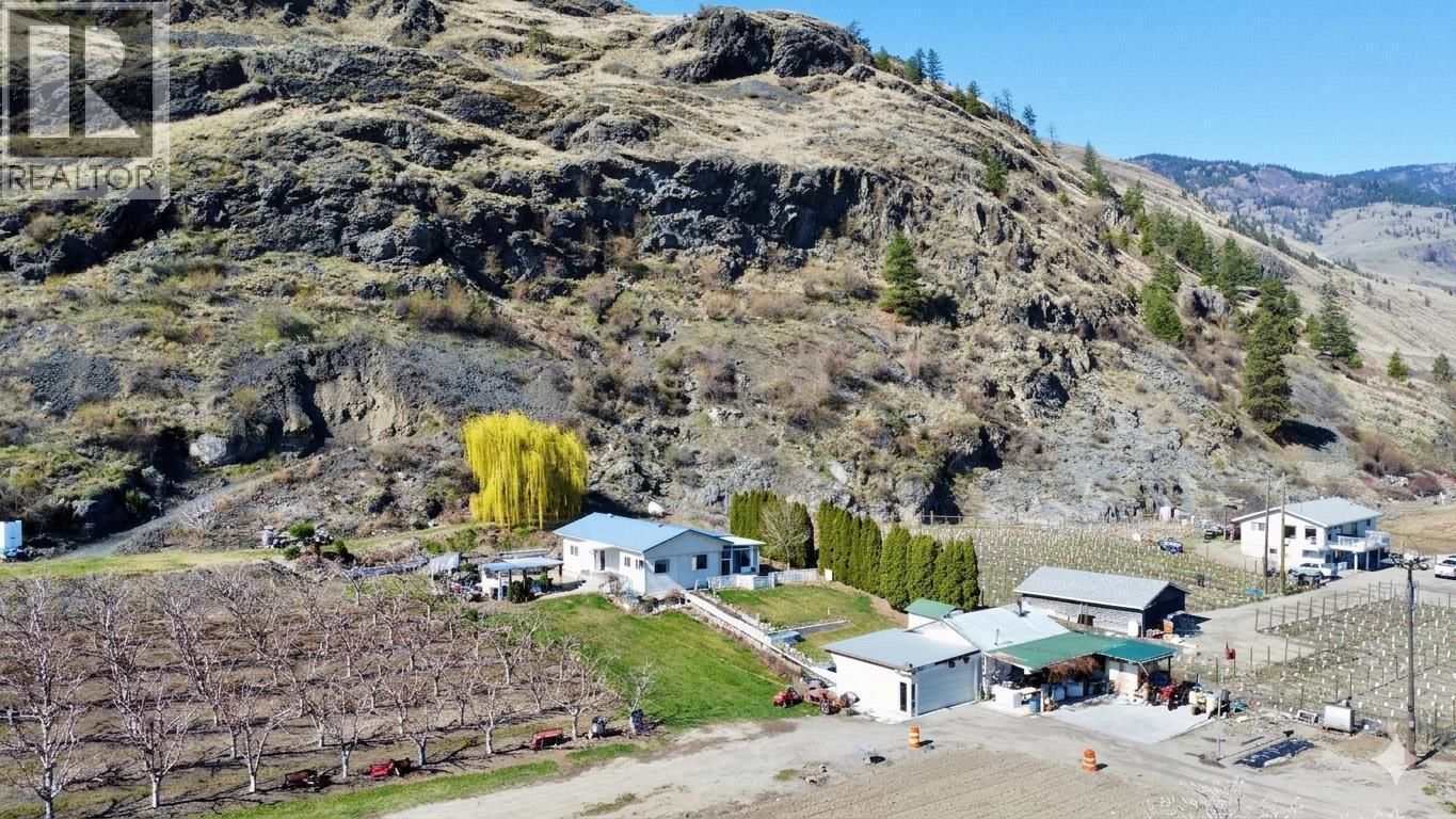  4250 Highway 97 Highway, Oliver