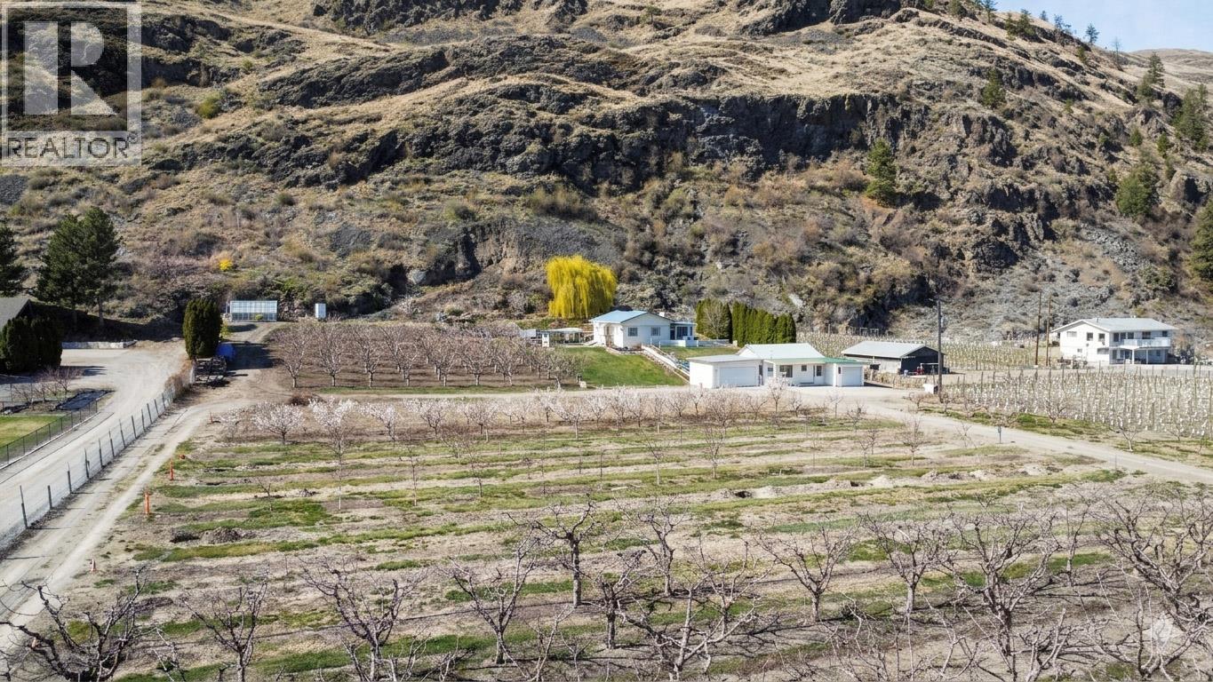  4250 Highway 97 Highway, Oliver