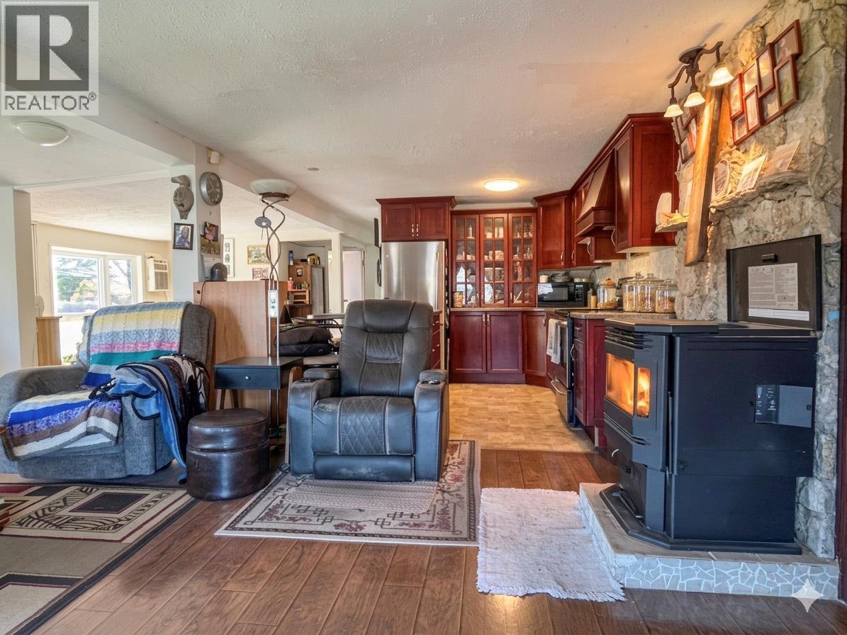  4250 Highway 97 Highway, Oliver