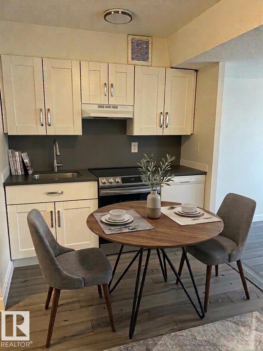 #422 10160 114 ST NW NW, Edmonton