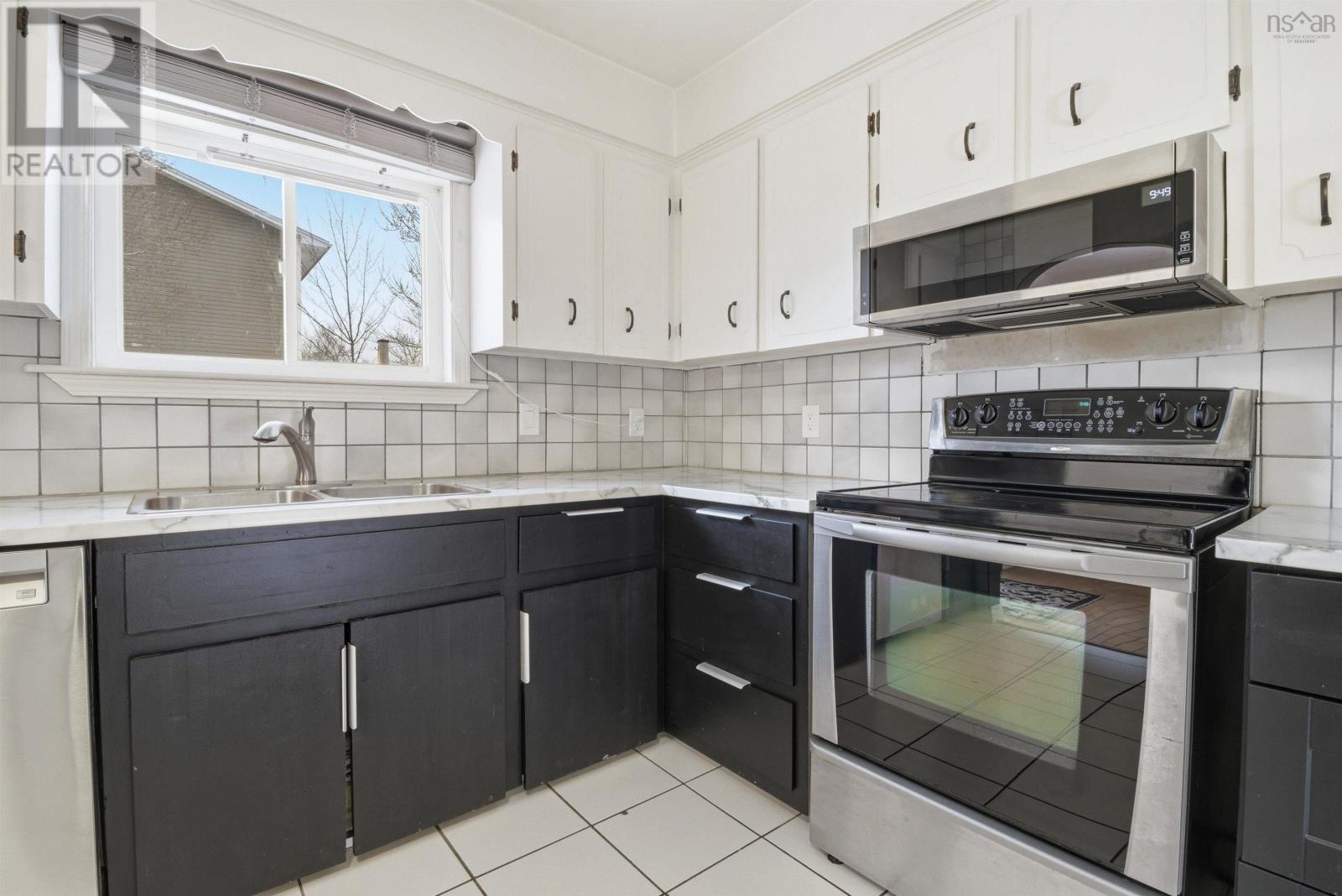 Property 17 of 43 of 60 La Pierre Crescent