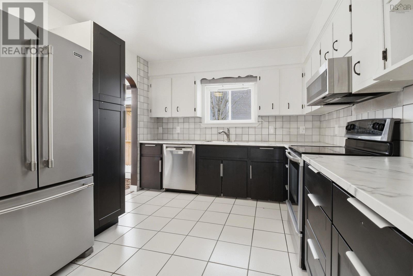 Property 14 of 43 of 60 La Pierre Crescent