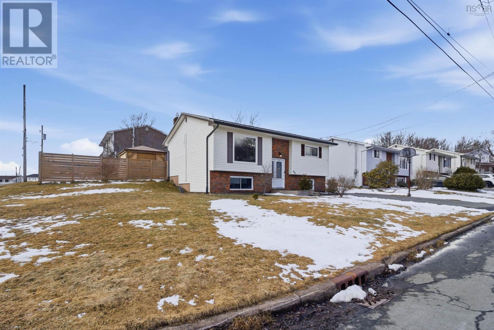 Property 2 of 43 of 60 La Pierre Crescent