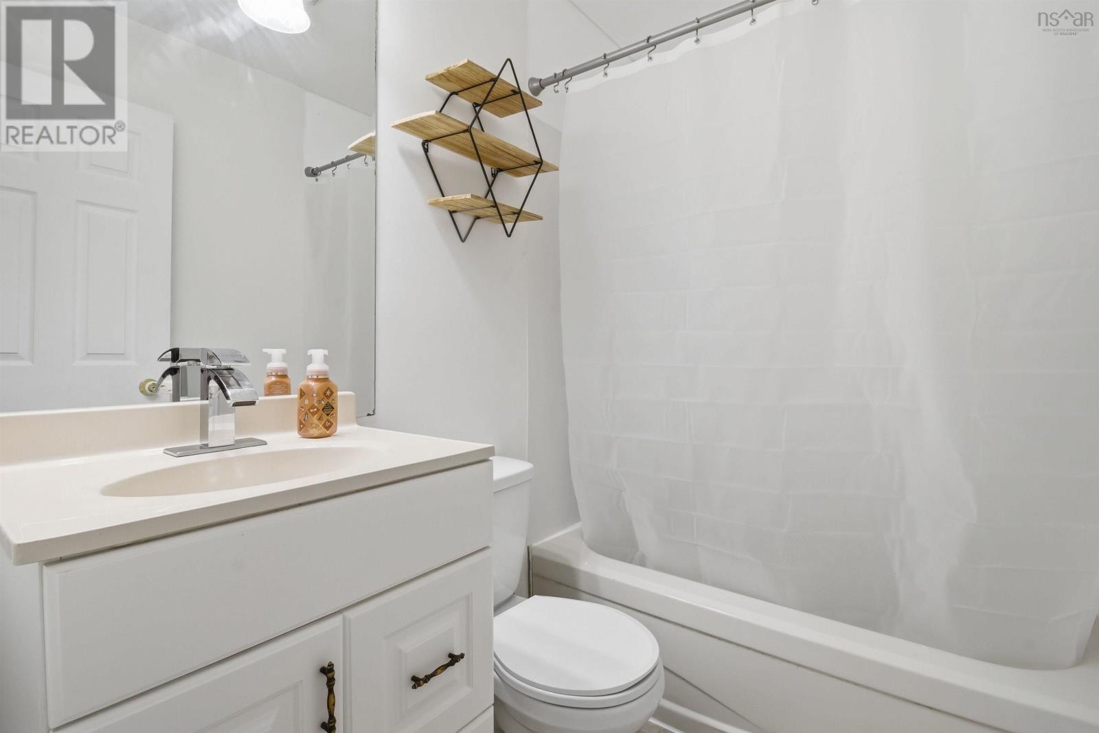 Property 25 of 43 of 60 La Pierre Crescent