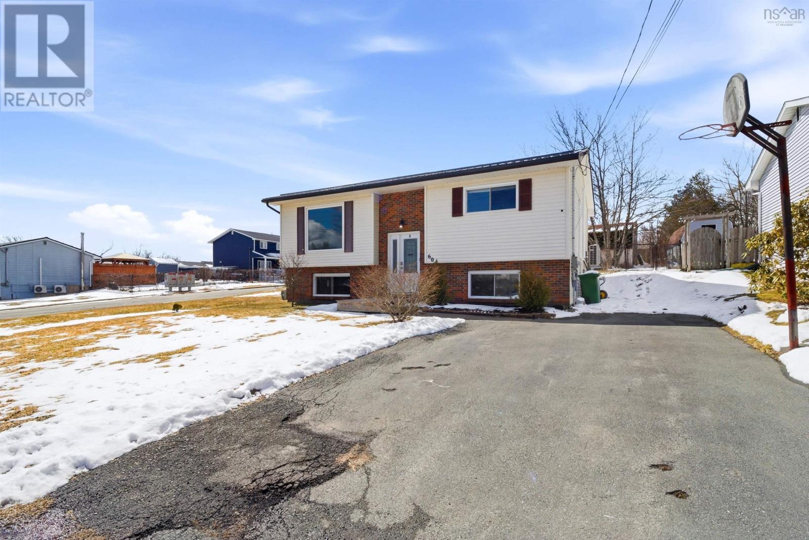 Property 4 of 43 of 60 La Pierre Crescent