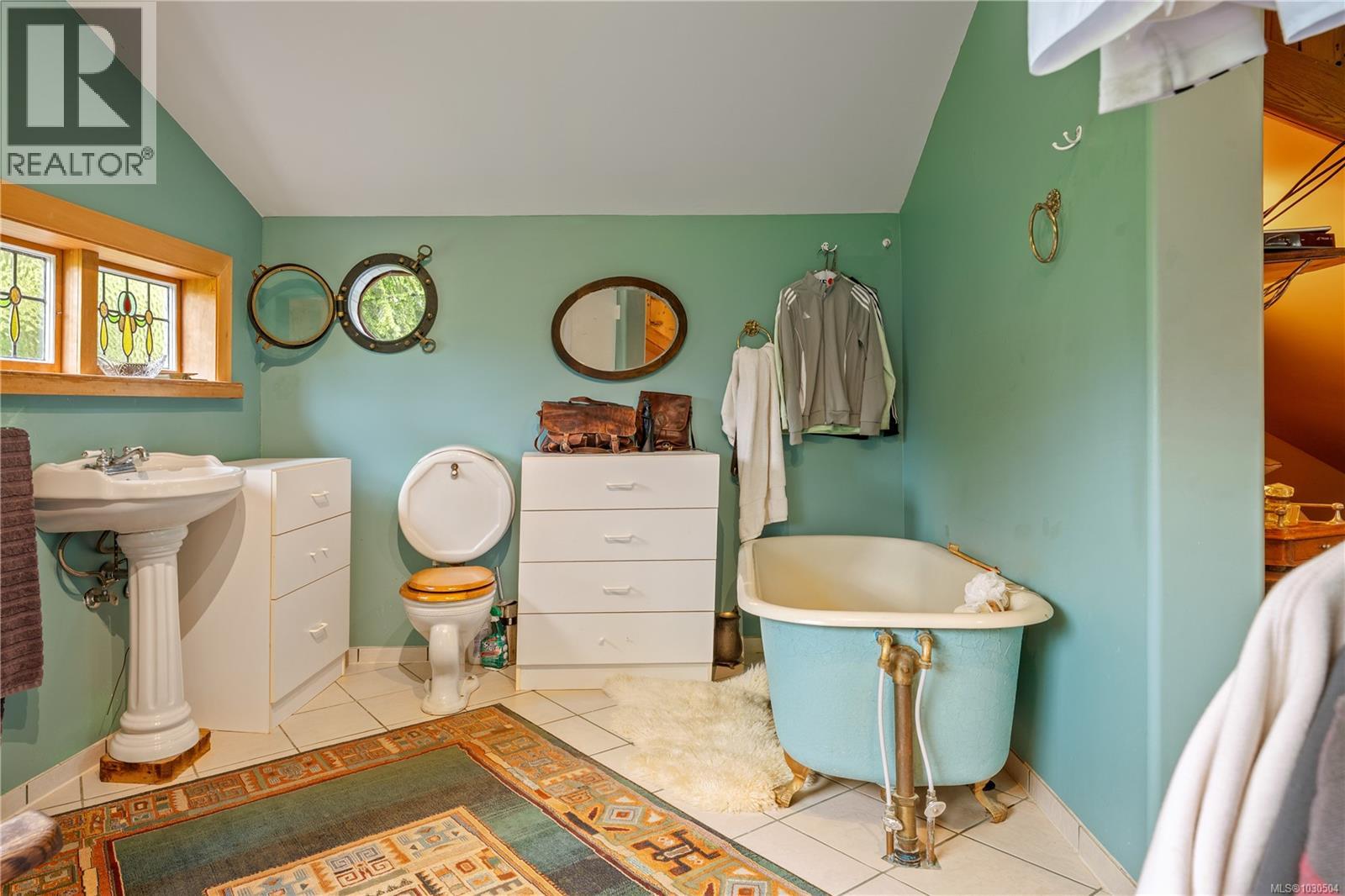 1364 Chesterman Beach Rd, Tofino