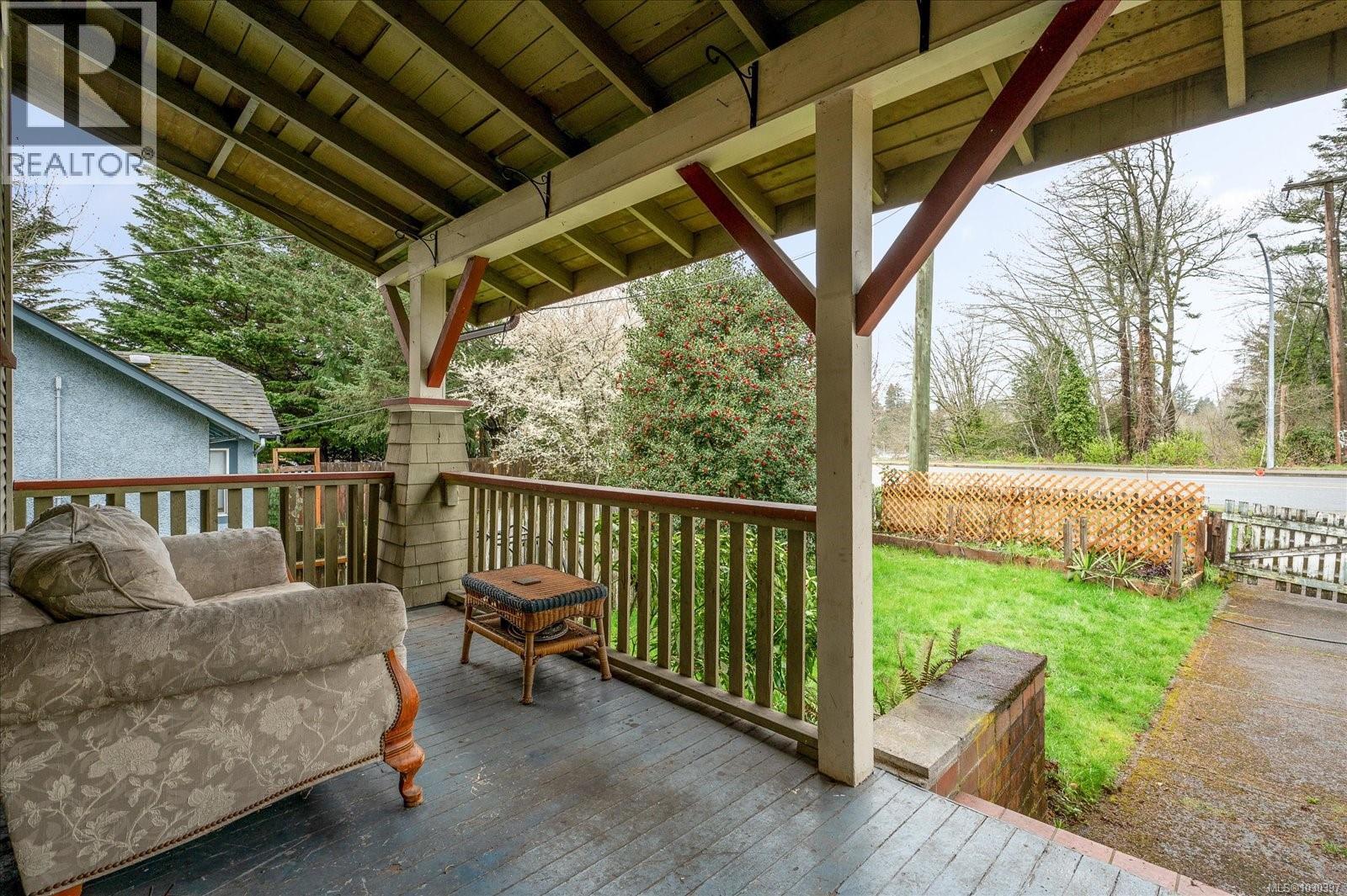 725 COMOX RD - Image 3