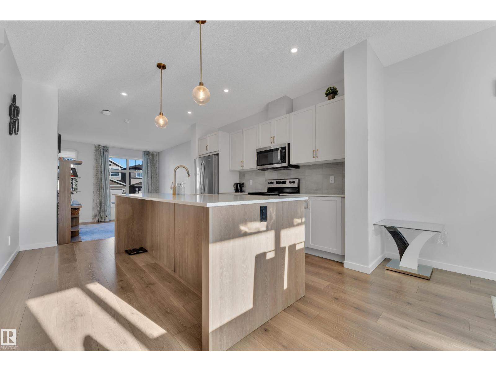 3607 6 AV SW SW, Edmonton