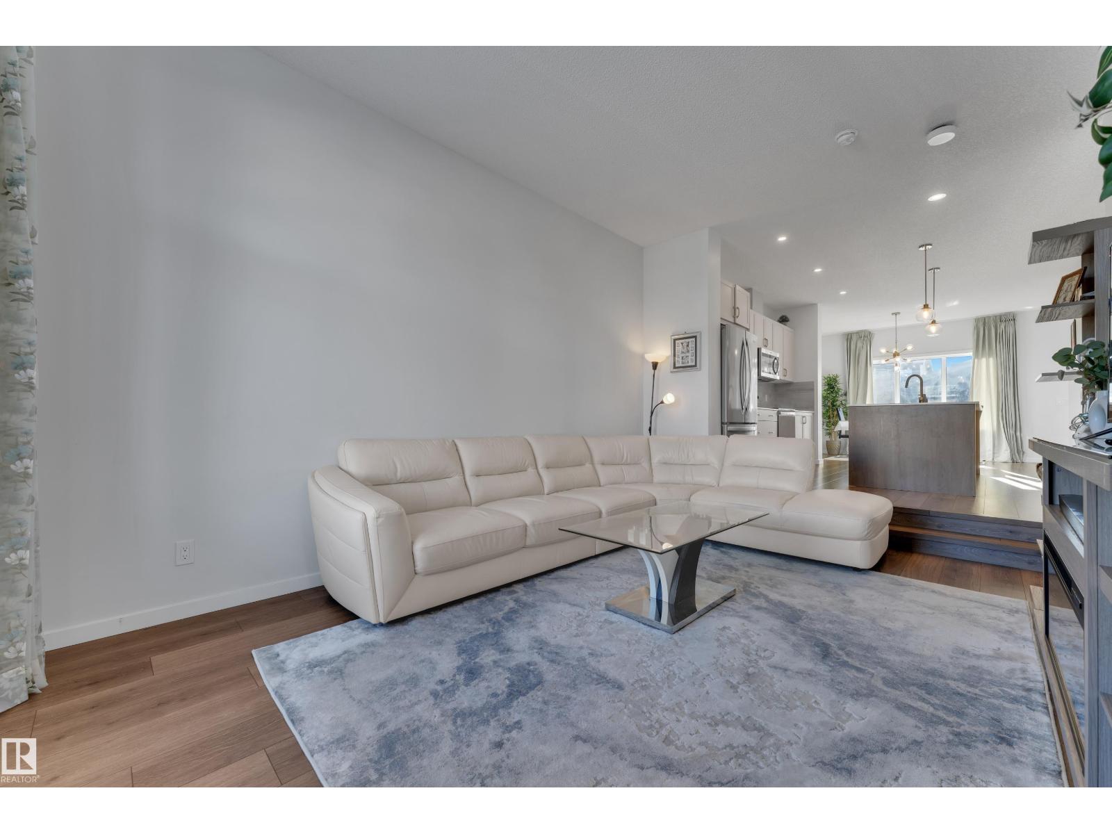 3607 6 AV SW SW, Edmonton