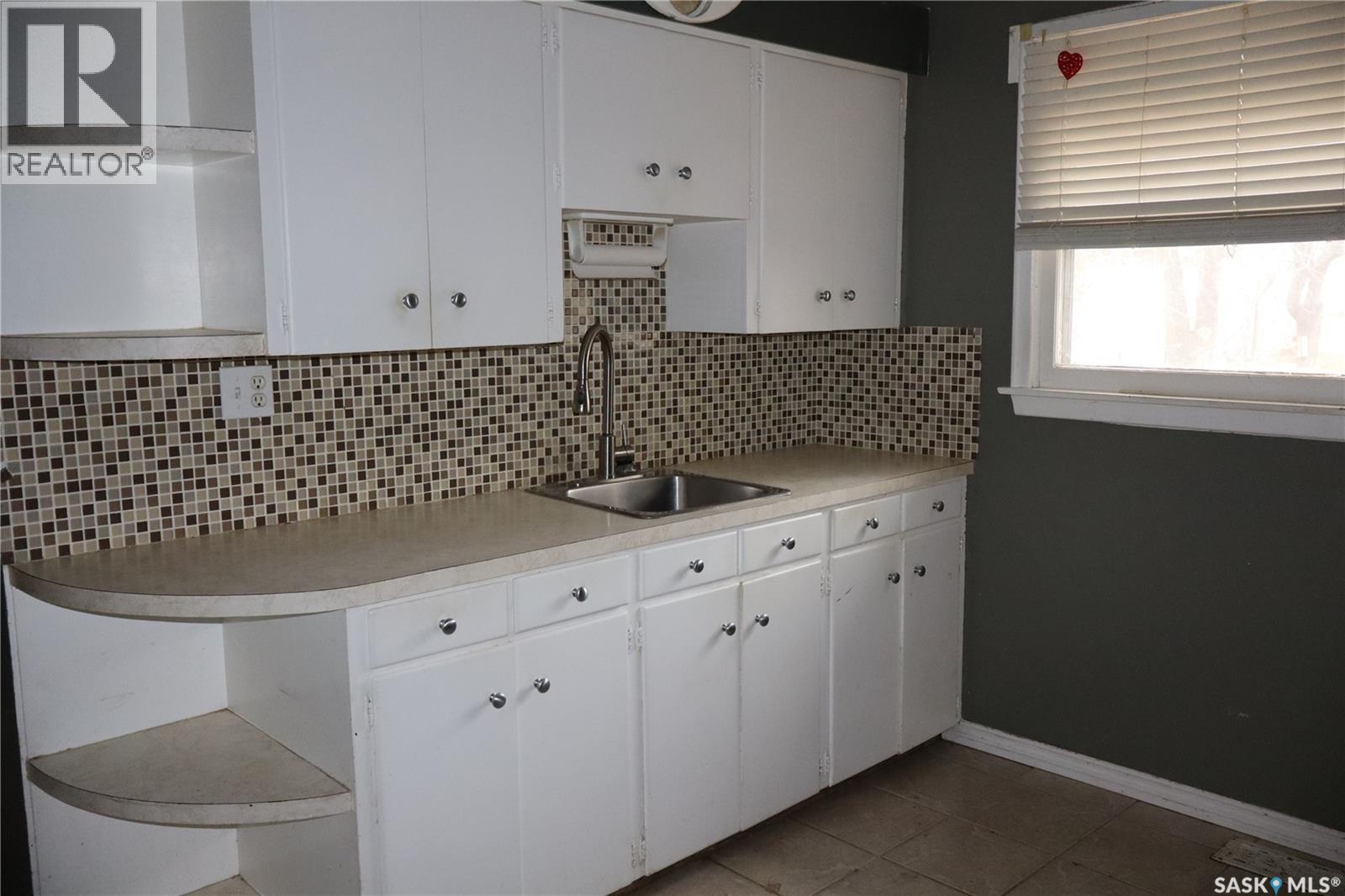 764 FAIRFORD STREET E - Image 3