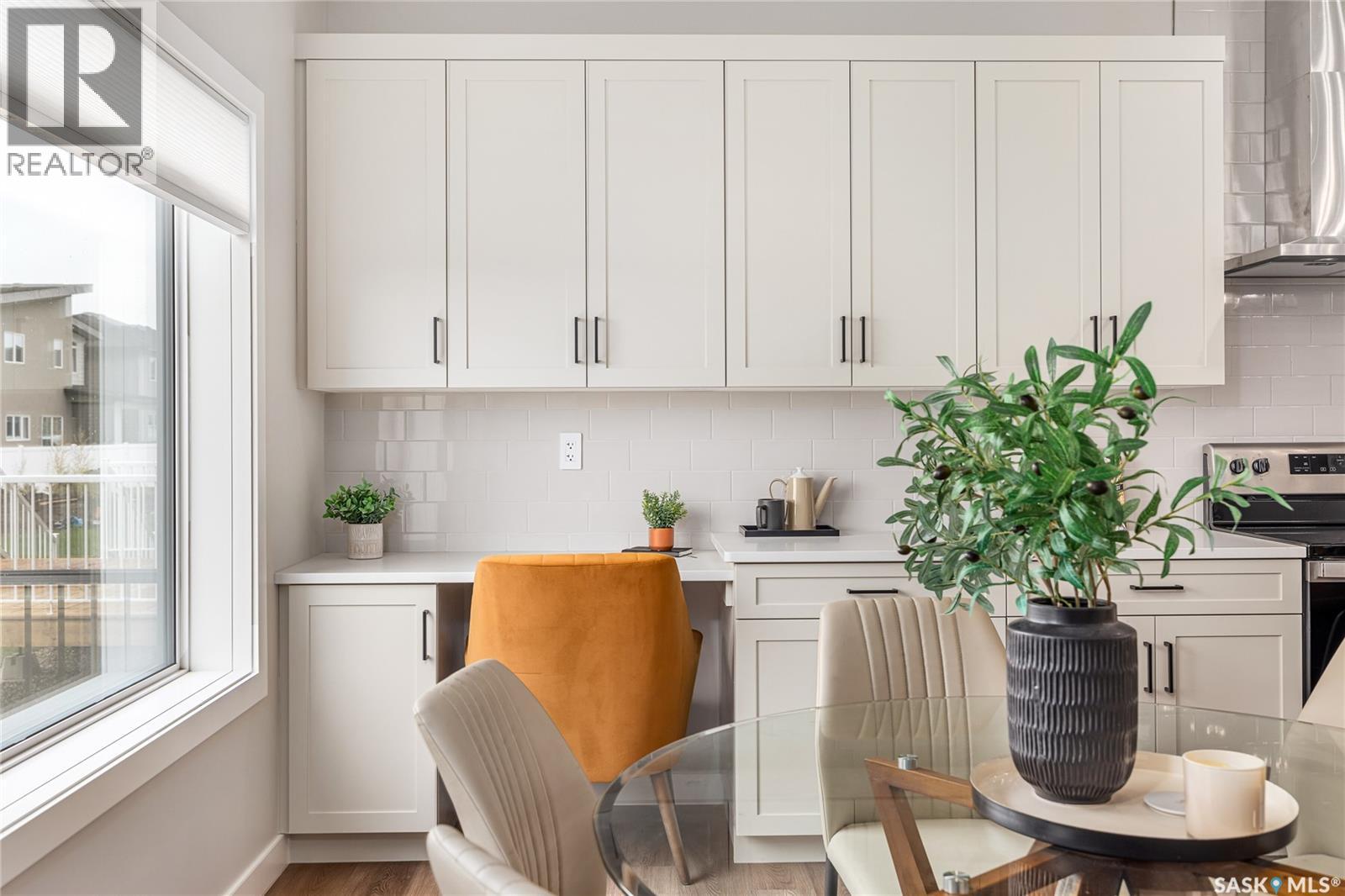 12 VANCOUVER CRESCENT - 11