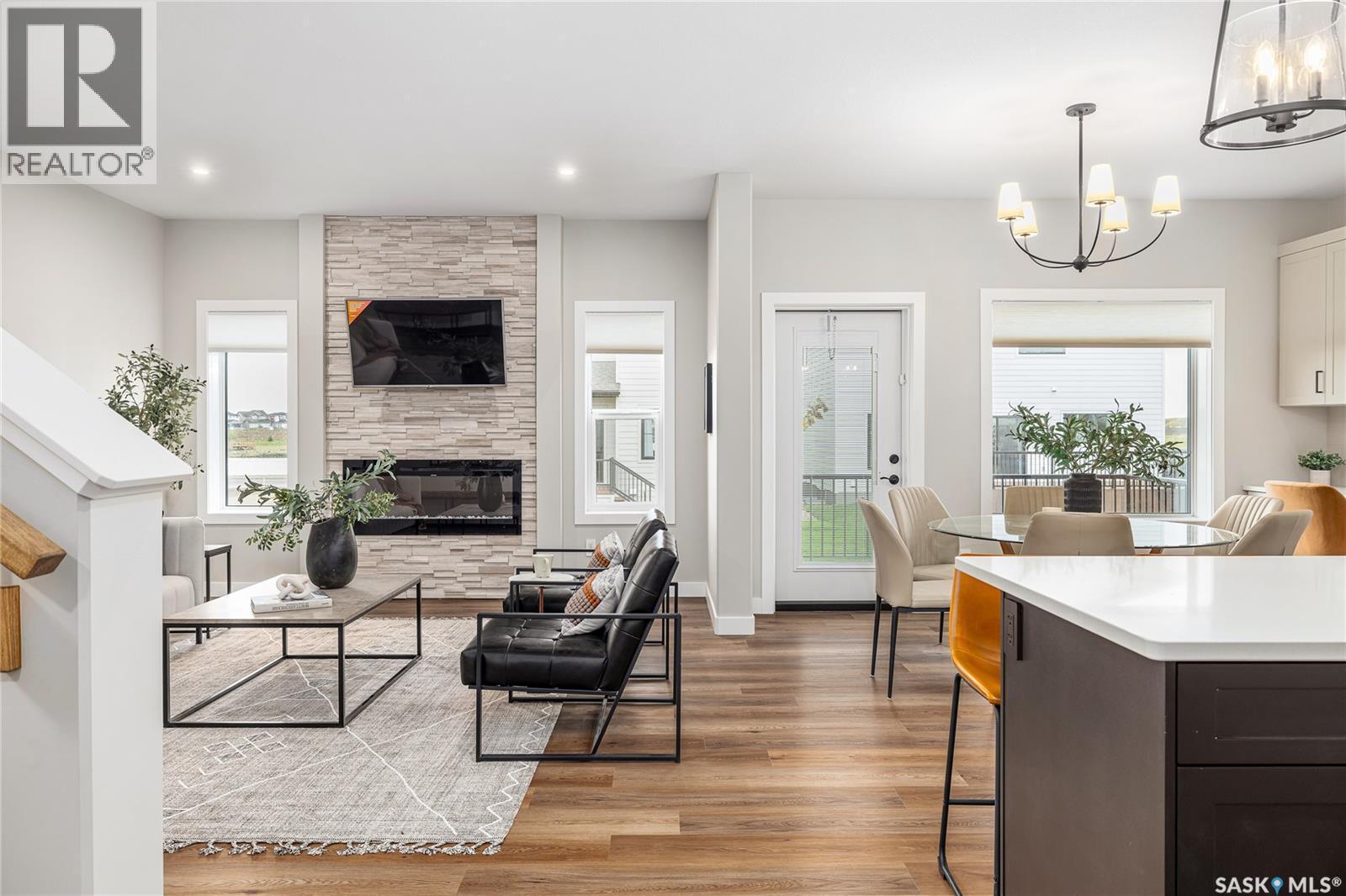 12 VANCOUVER CRESCENT - Image 2