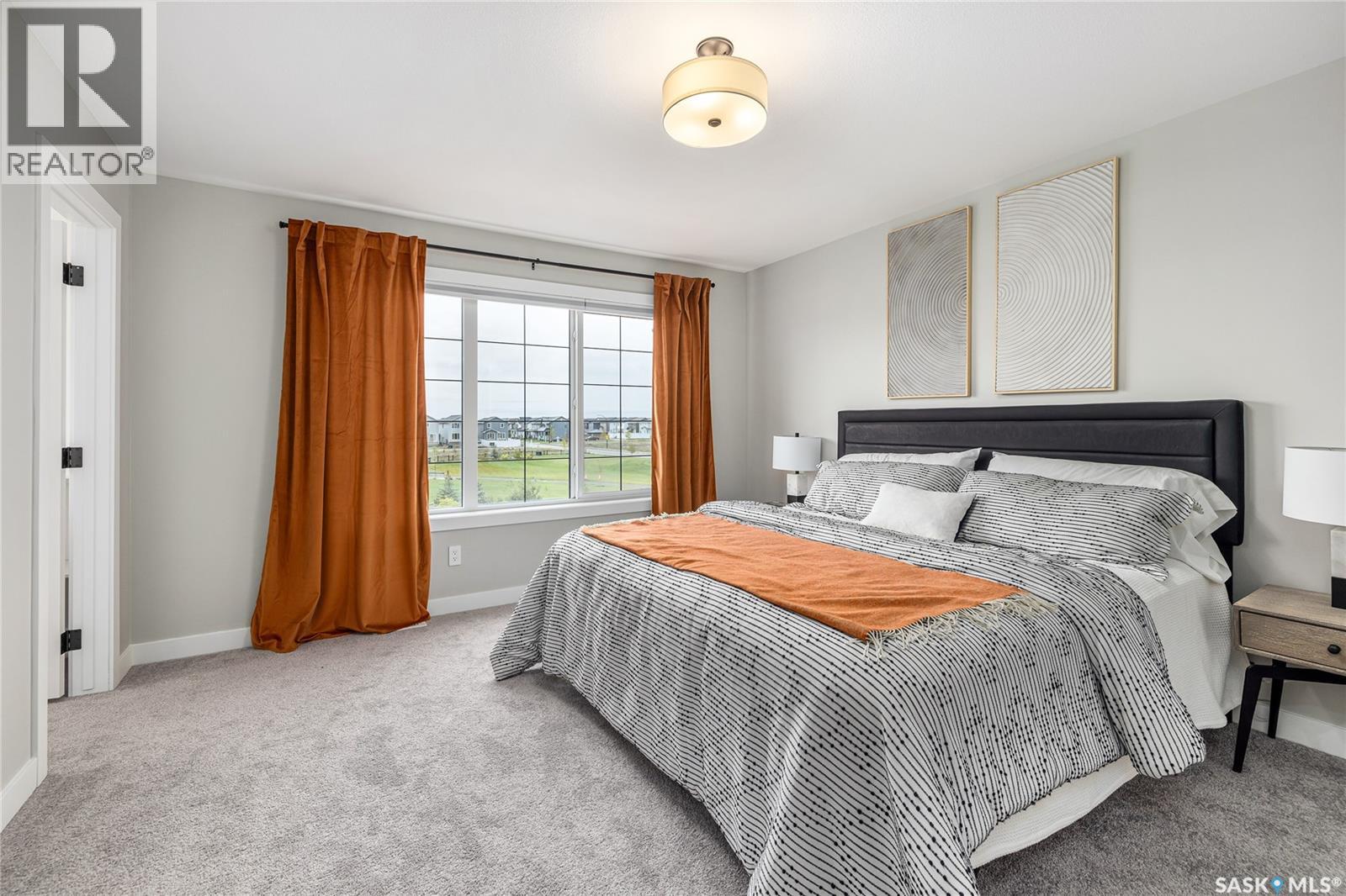 12 VANCOUVER CRESCENT - 32