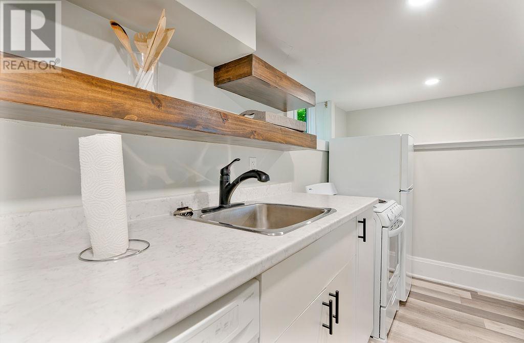 111/113 NORTH RIVER ROAD - 36