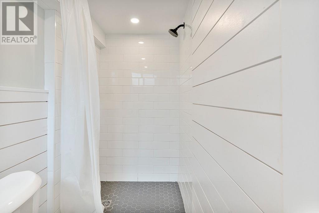 111/113 NORTH RIVER ROAD - 42