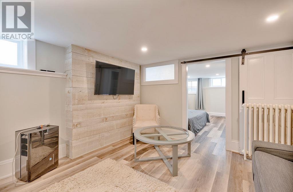 111/113 NORTH RIVER ROAD - 44