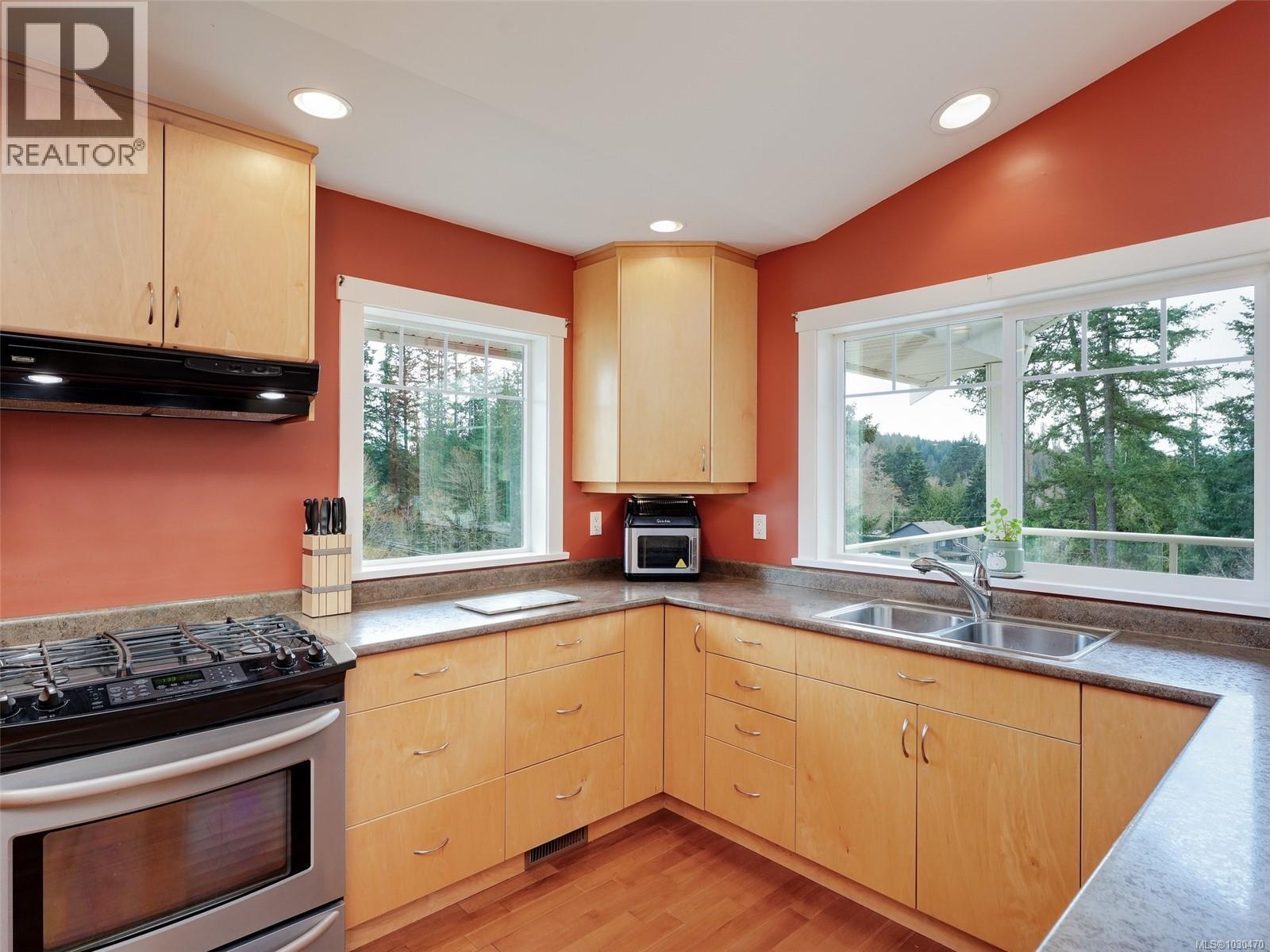 1046 SUMMER BREEZE LANE - 11